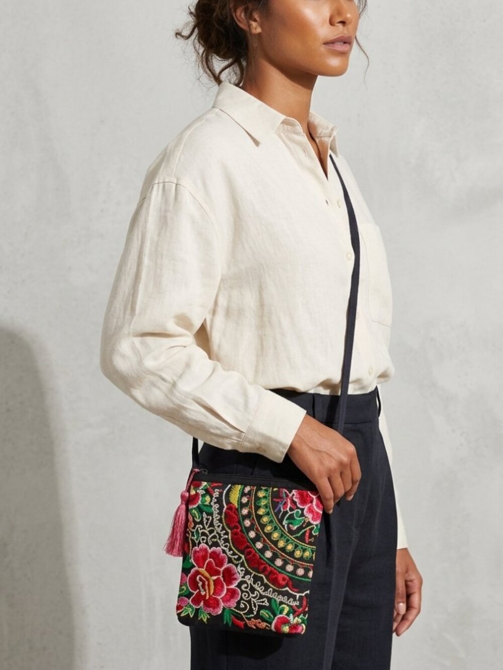 Women's Detail Floral Embroidered Black Small Crossbody Shoulder Bag Lightweight